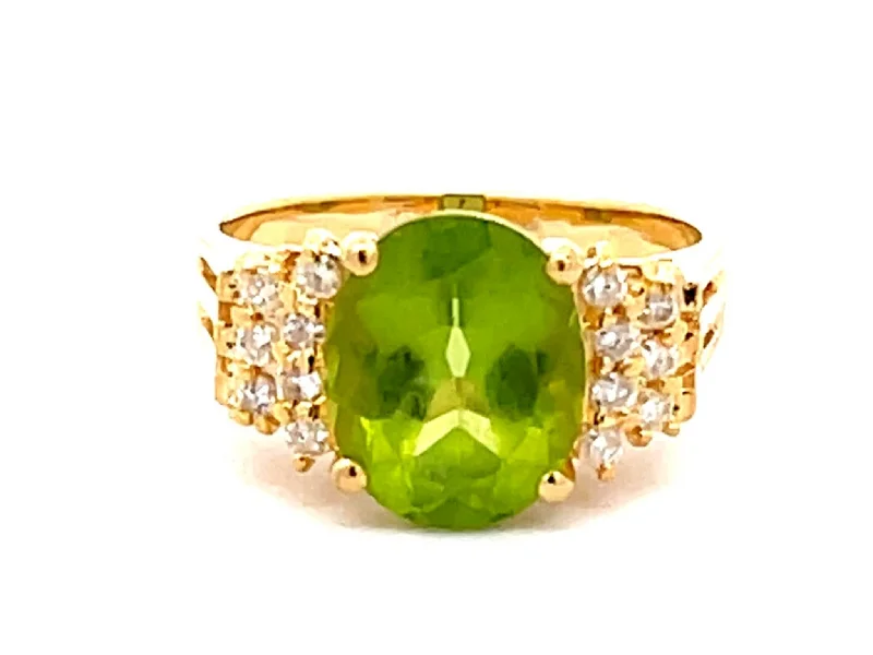 Vintage Peridot and Diamond Ring in 18k Yellow Gold