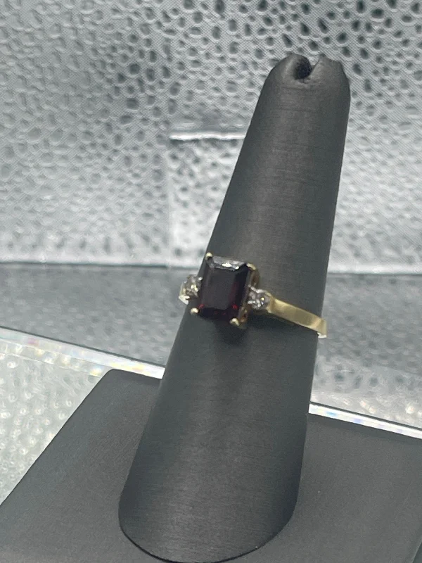 Ladies 14 Karat Solid Gold Garnet and Diamond Ring