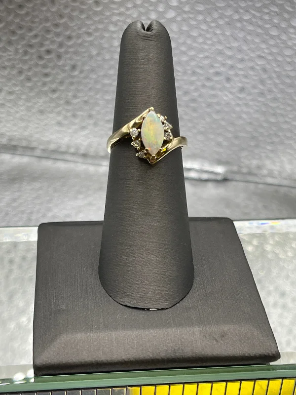 Ladies Lovely 14 Karat Yellow Gold Opal & Diamond Ring