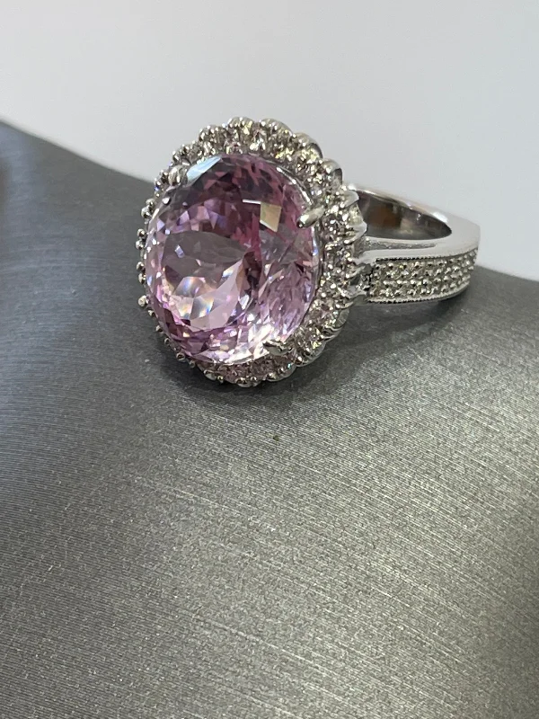 14 Karat White Gold Oval Kunzite And Diamond Ring