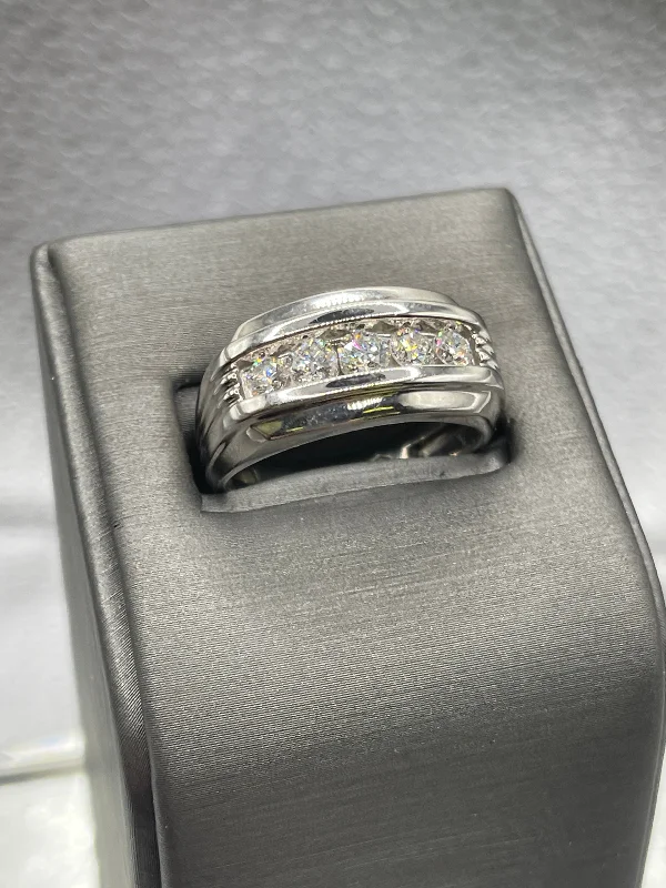 Ladies or Gents Heavy 14 Karat White Gold Diamond Ring