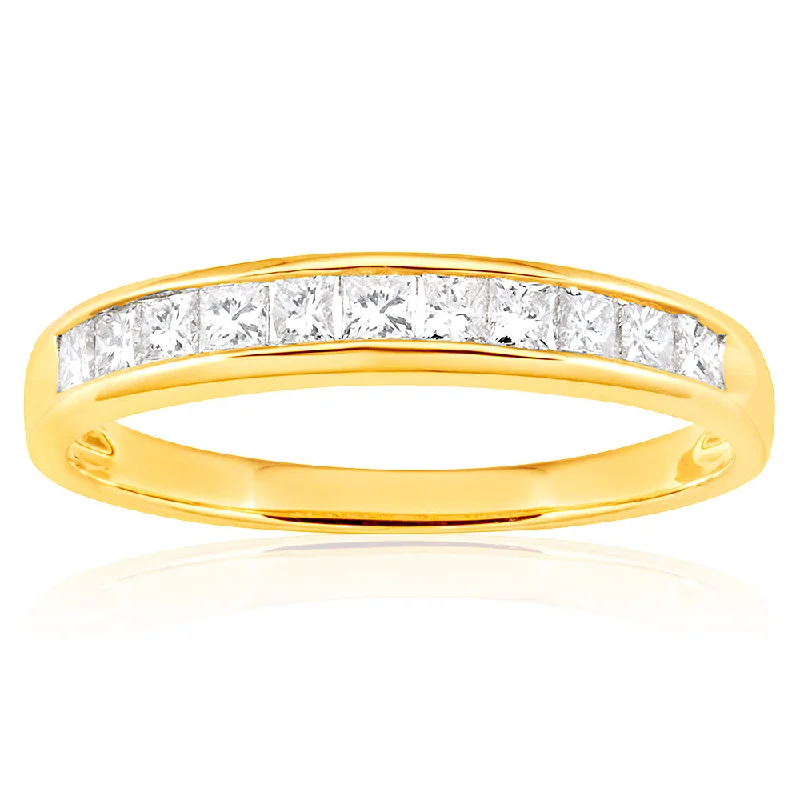 9ct Yellow Gold Diamond Ring Set With 11 Princess Cut Diamonds