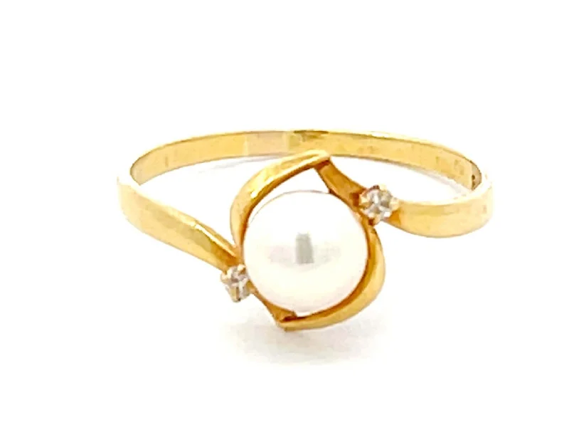 Pearl and Diamond Ring 18k Yellow Gold