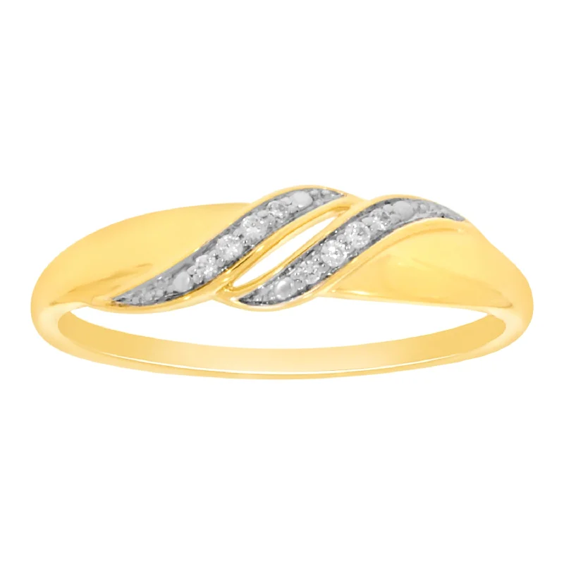 9ct Yellow Gold Diamond Ring with 8 Briliiant Diamonds