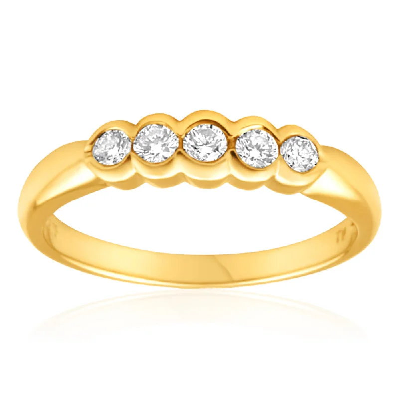 9ct Yellow Gold Diamond Ring Set with 5 Brilliant Diamonds