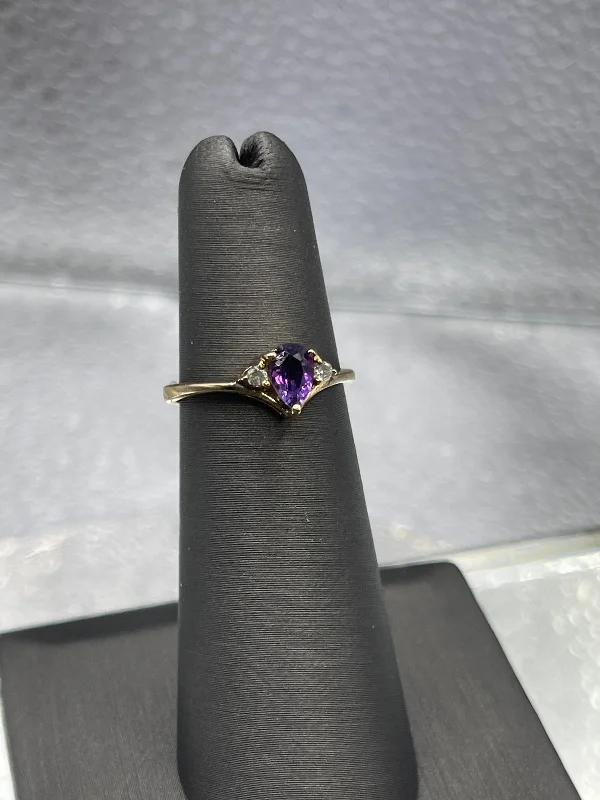 Ladies 14 Karat Yellow Gold Pear Shape Amethyst & Diamond Ring