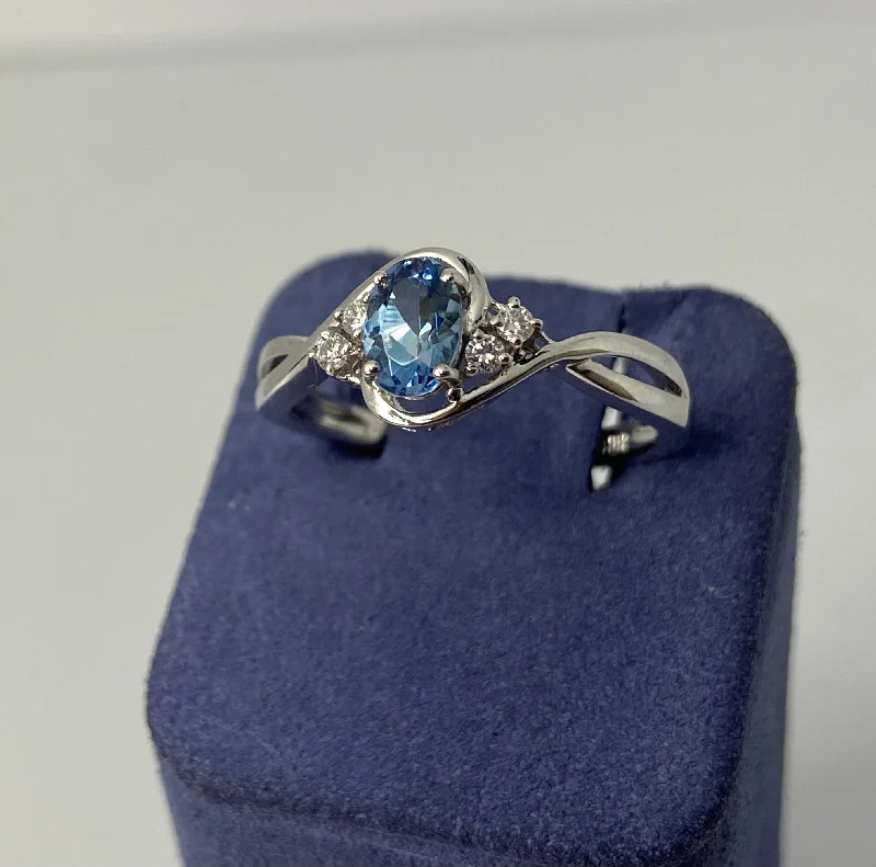 White Gold Oval-Shape Natural Aquamarine and Diamond Ring