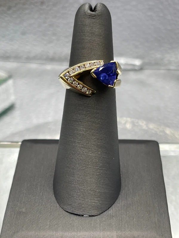 Ladies Fabulous 14 Karat Yellow Gold Blue Sapphire & Diamond Ring