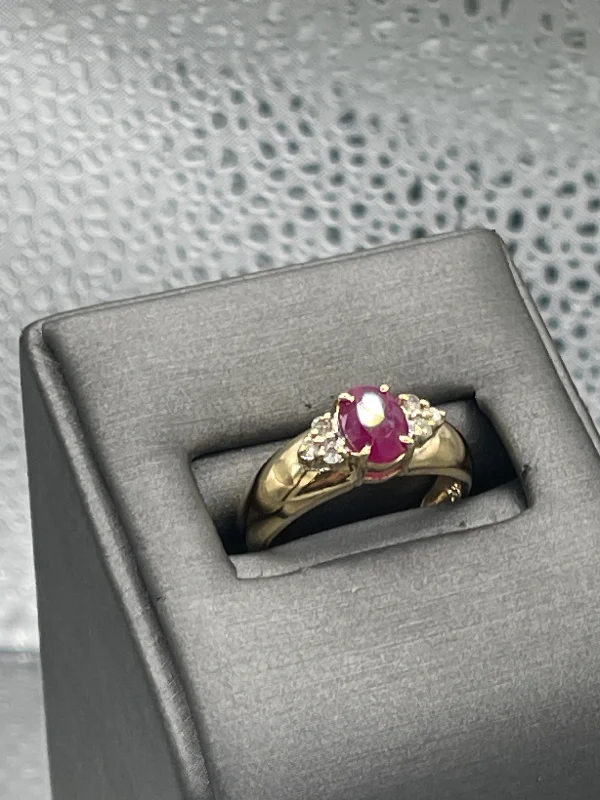 A Beautiful Ladies 14 Karat Yellow Gold Oval Ruby & Diamond Ring